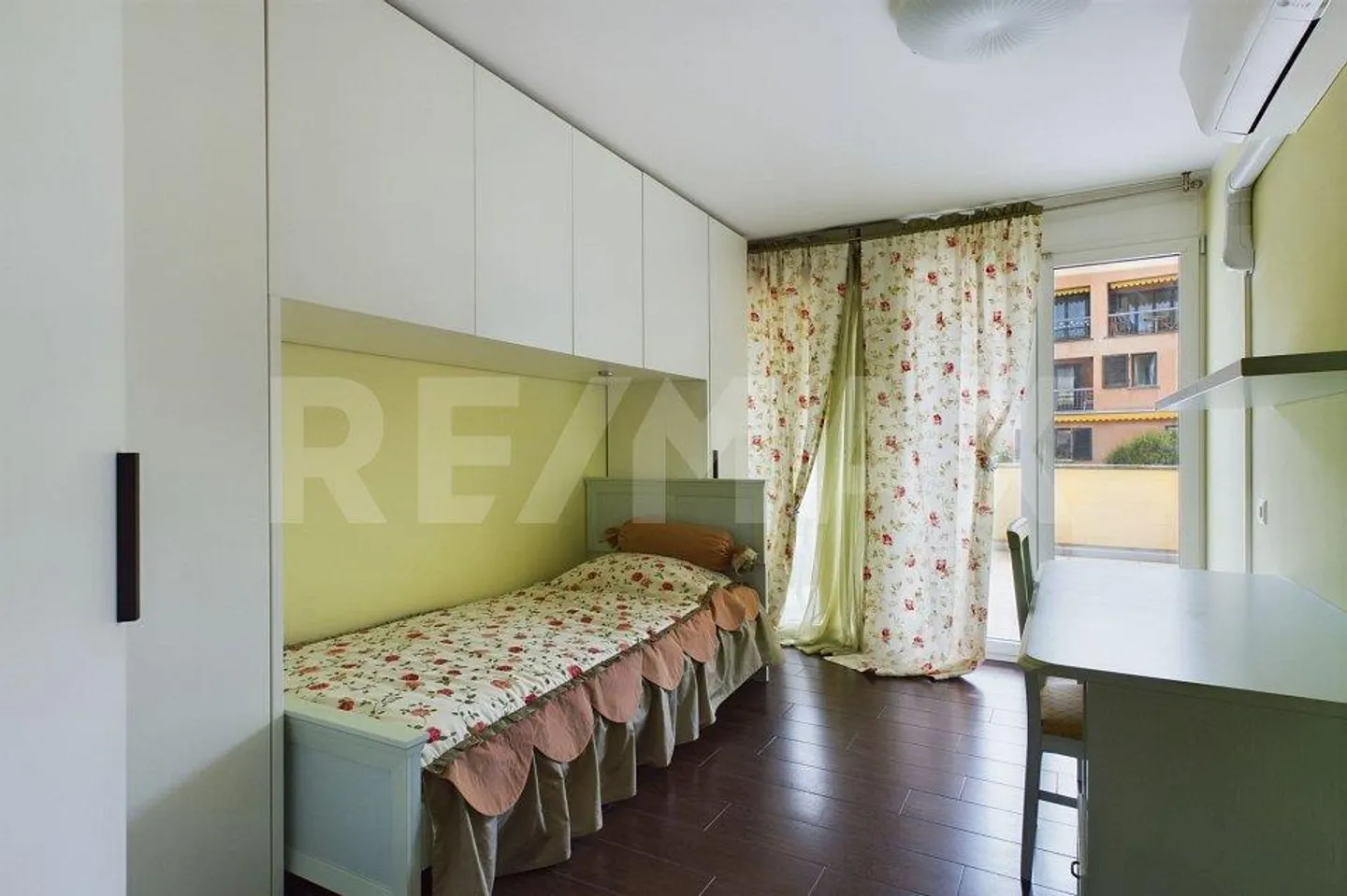 4½ Room Apartment with Dream View and Private Garden - Photo 11 of 13