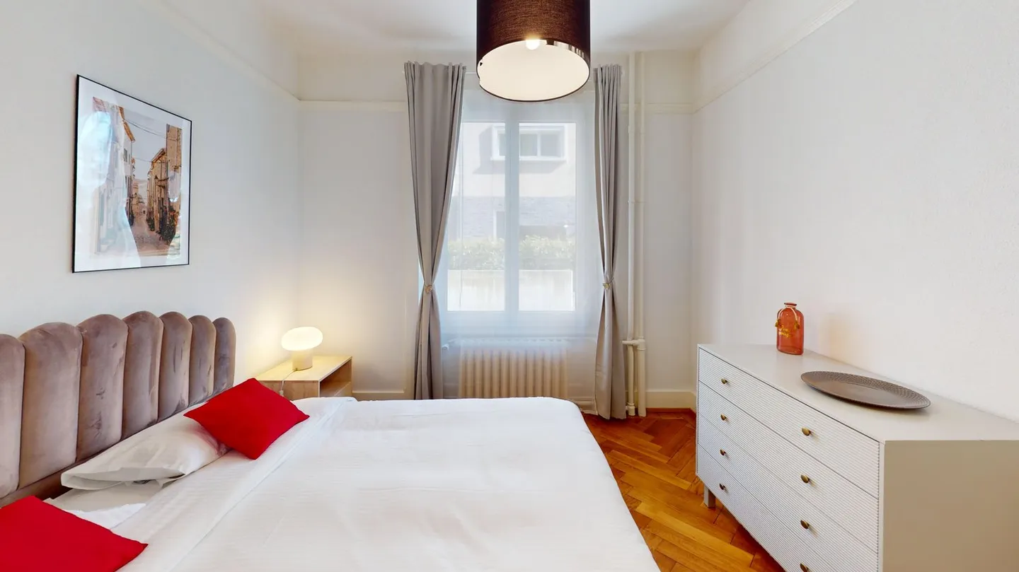 Spacious & Modern 1-Bed Apartment, 2 Bathrooms & Parking - Photo 9 of 12