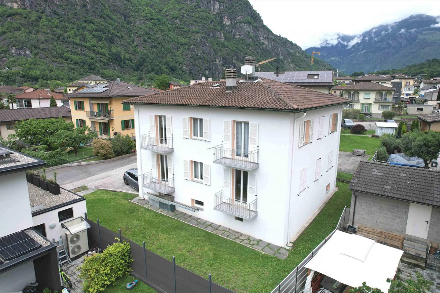 Maison bifamiliale, bien rénovée, à deux pas du centre - Photo 1 sur 14