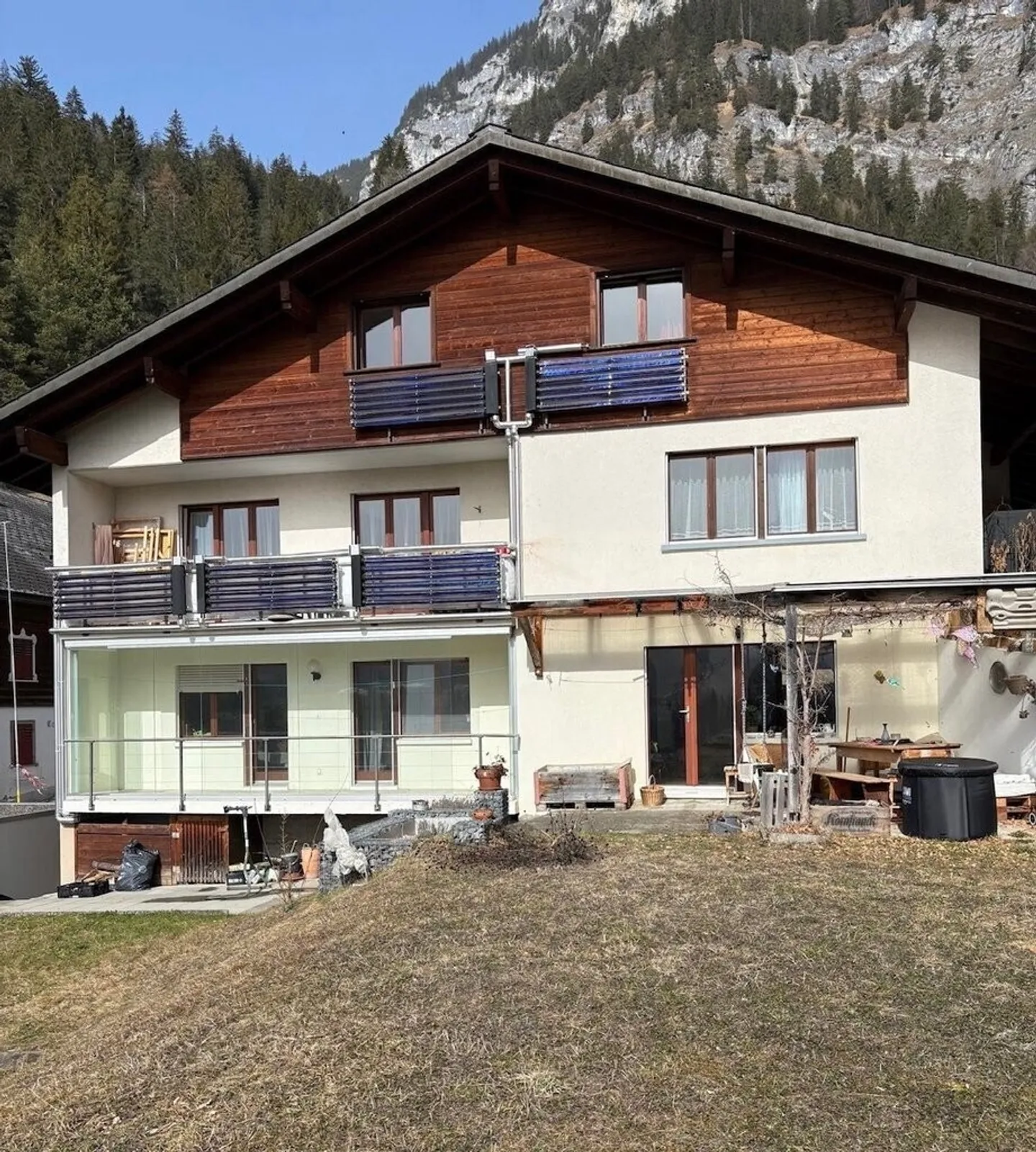 Appartamento duplex molto grande con molto spazio di stoccaggio, comprese le spese accessorie - Foto 2 di 11