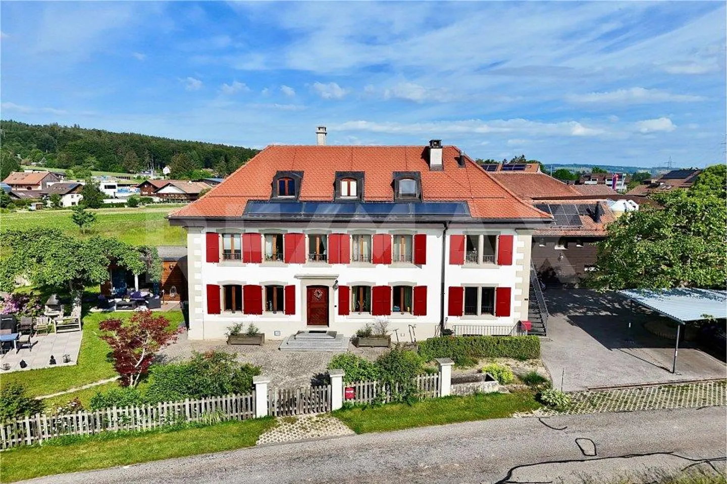 Un esprit maison: duplex de charme 7,5 pièces avec jardin privatif - Foto 1 von 13