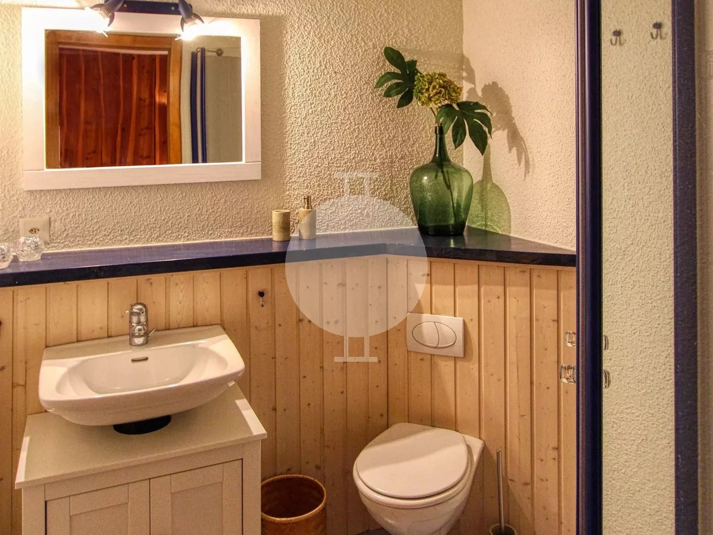 FOR ANNUAL RENT IN VEYSONNAZ: Charming 2-room apartment with small terrace/garden and magnificent view - Photo 6 of 7