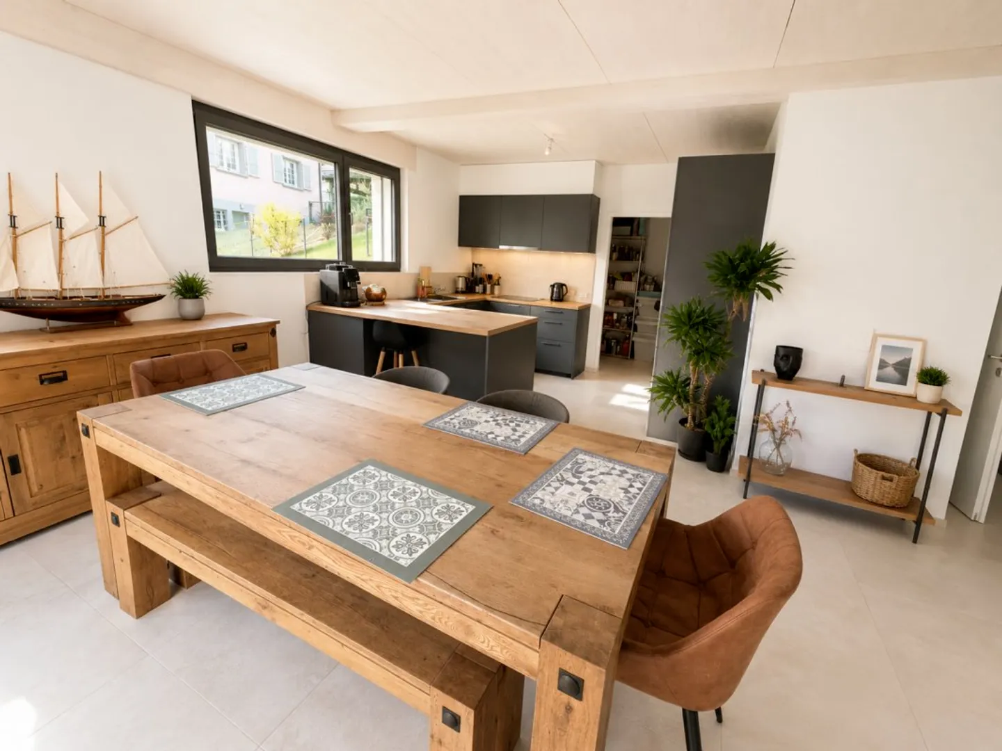 Villa bifamiliare di 5,5 locali in zona tranquilla e vicino alla città! - Foto 2 di 9
