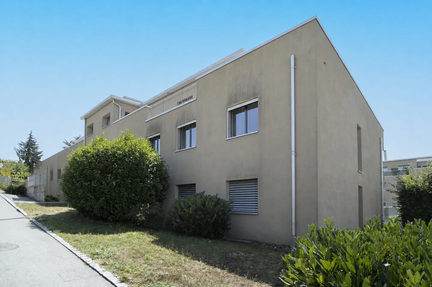 Appartamento attraente di 4,5 stanze con balcone in affitto - Foto 1 di 16