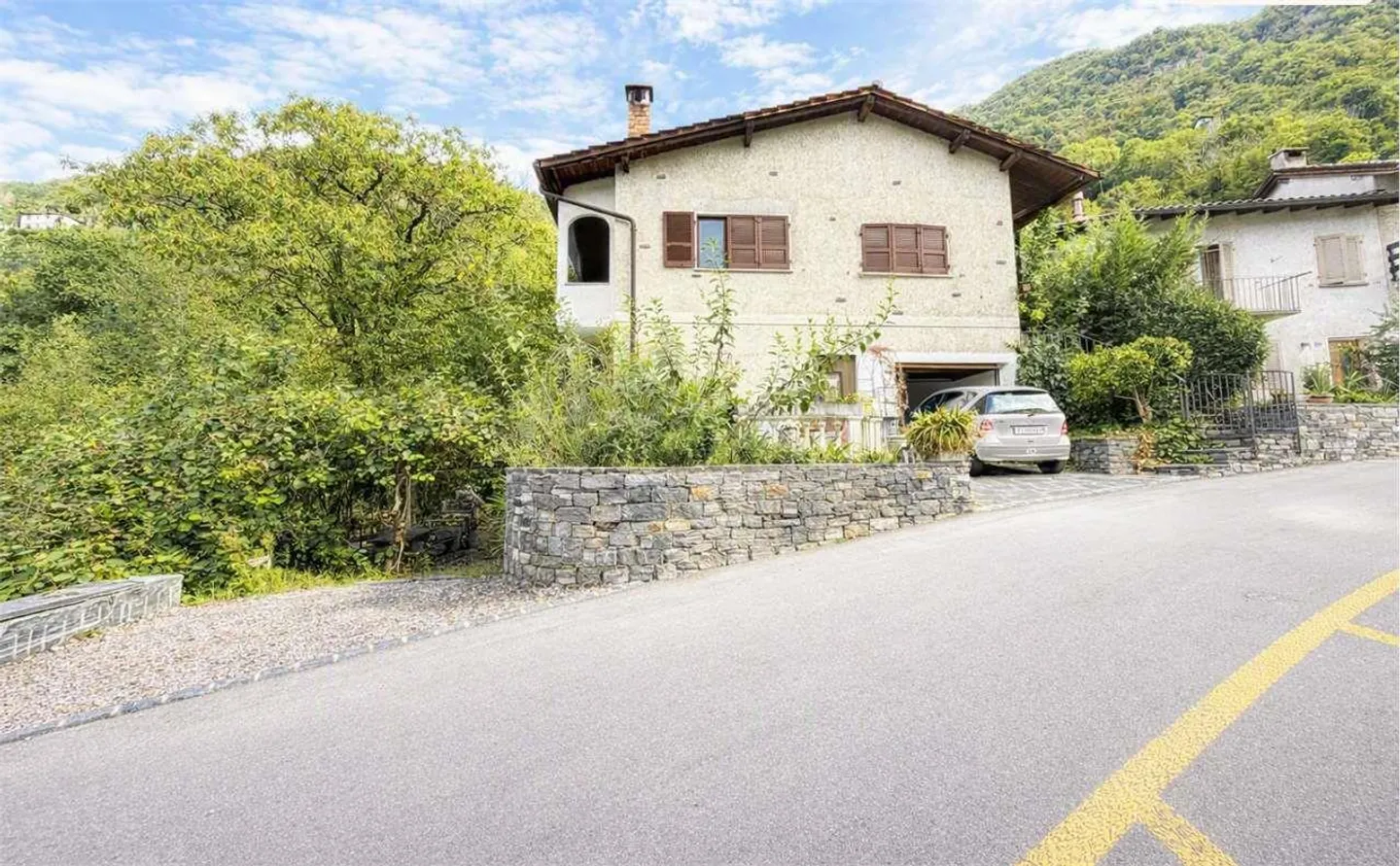 Zweifamilienhaus zu verkaufen - Foto 1 von 12