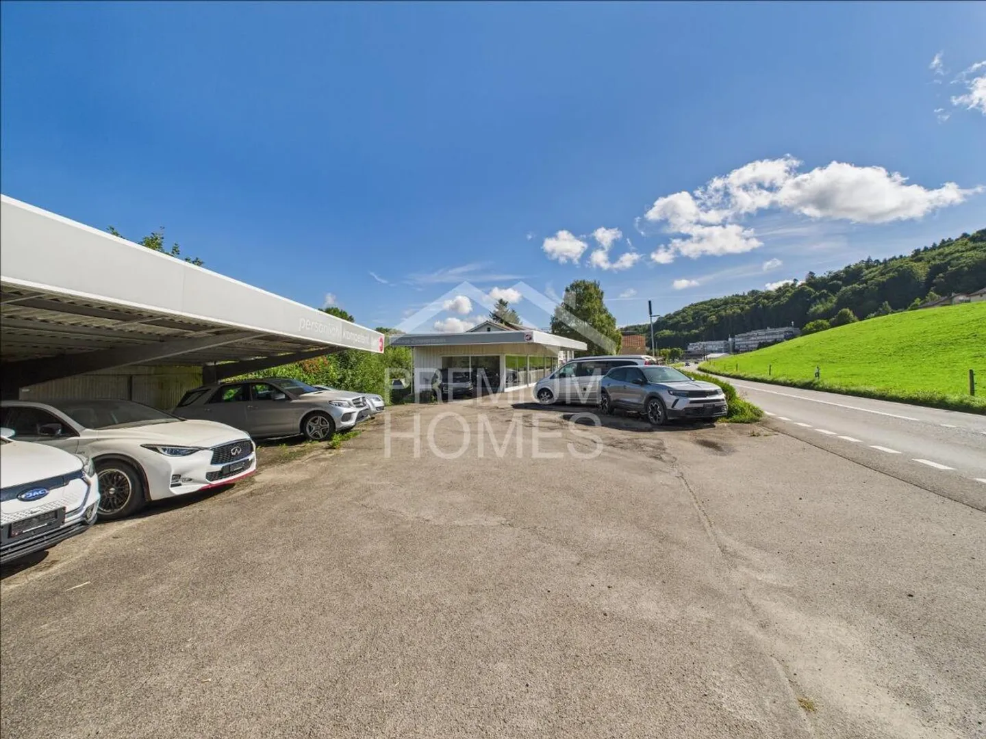Posizione centrale per la tua attività - proprietà commerciale versatile - Foto 1 di 9