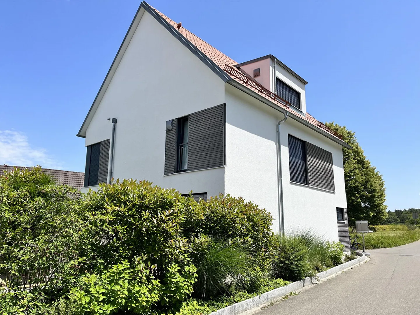 Maison individuelle cohérente en construction écologique avec vue sur le lac - Photo 2 sur 5
