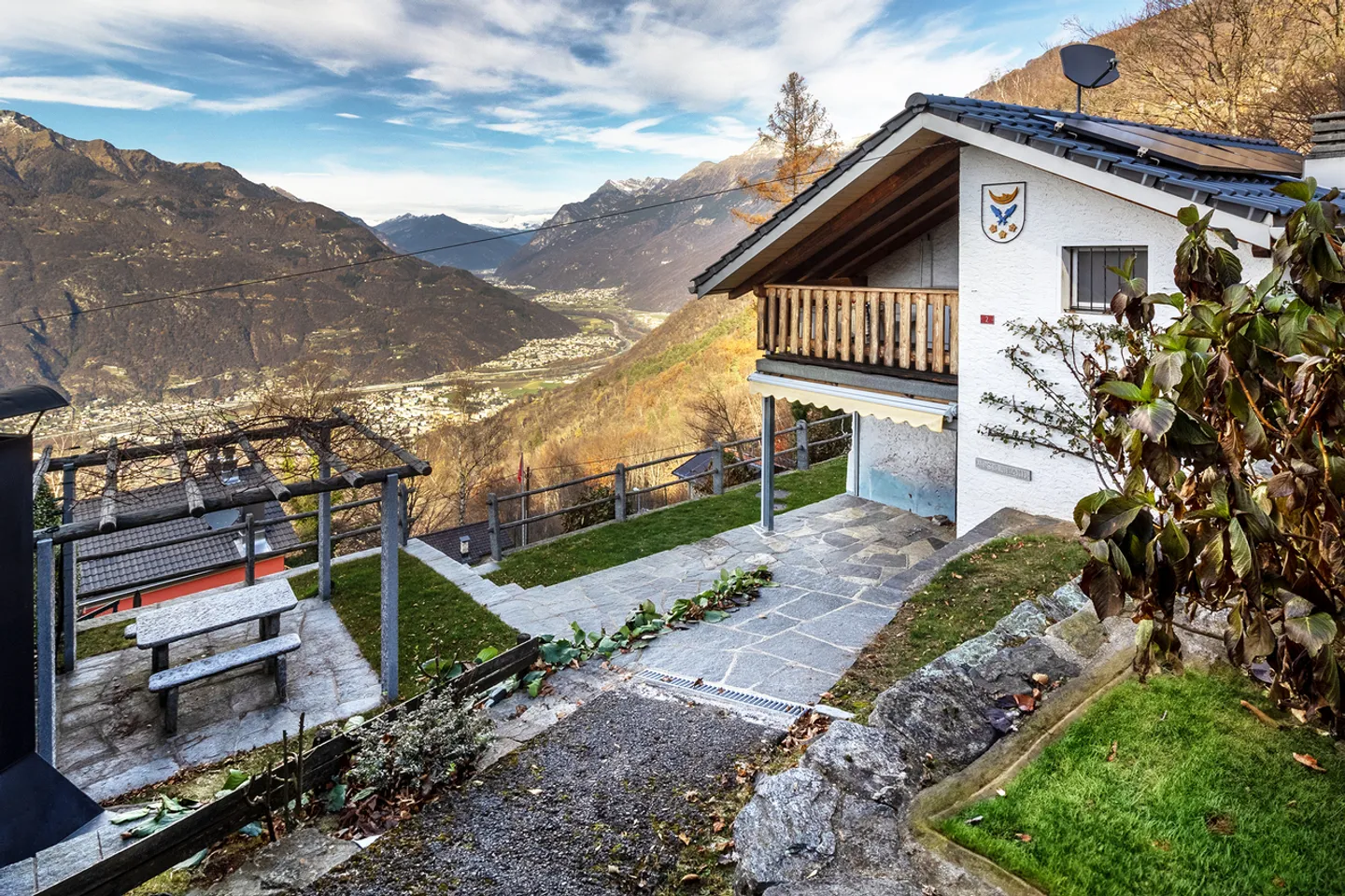 Schmuckstück mit großem Garten und herrlicher Panoramablick - Foto 2 von 7