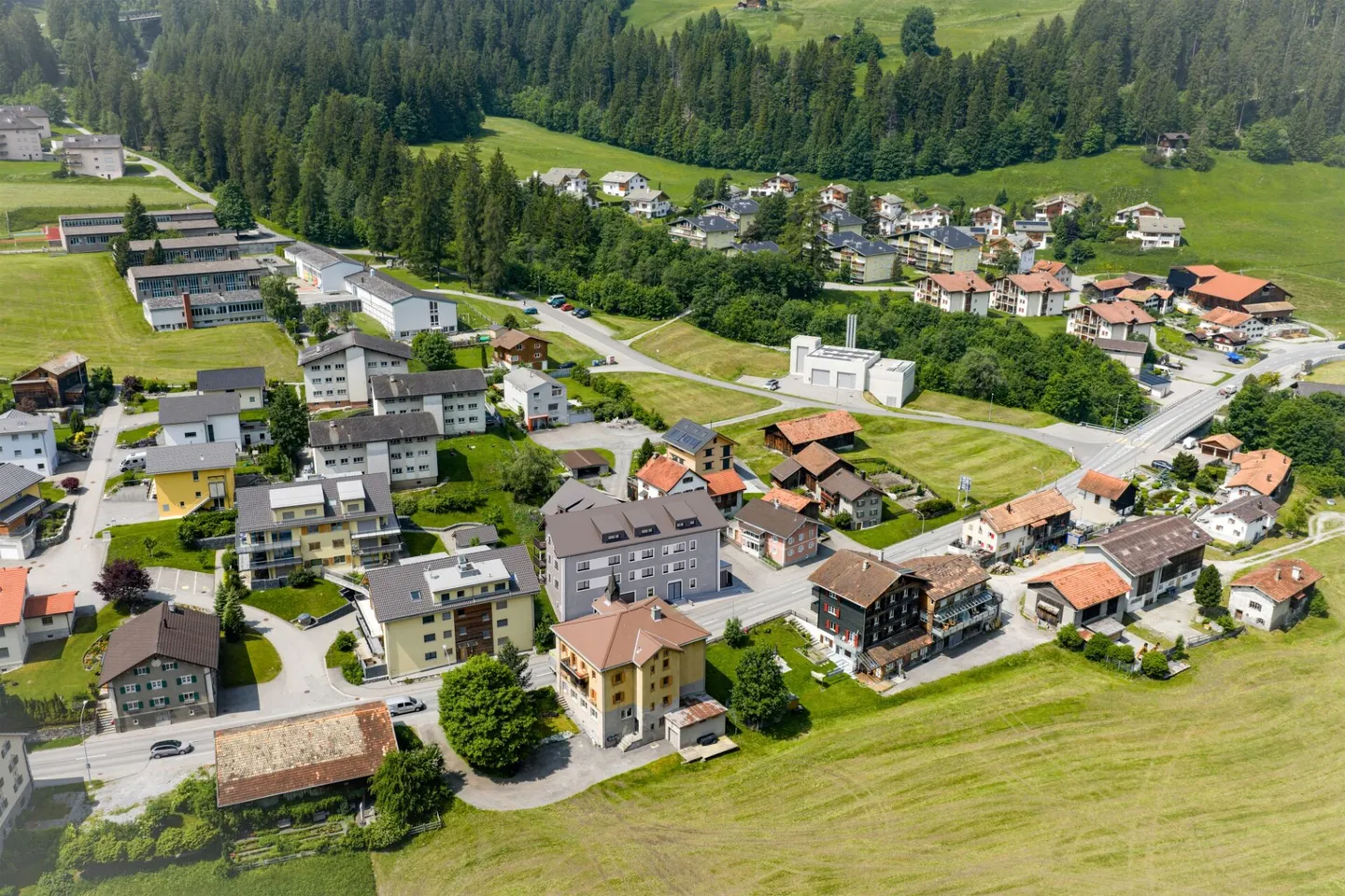Vivere con uno stile di vita alpino e vicinanza alle infrastrutture urbane - Foto 8 di 11
