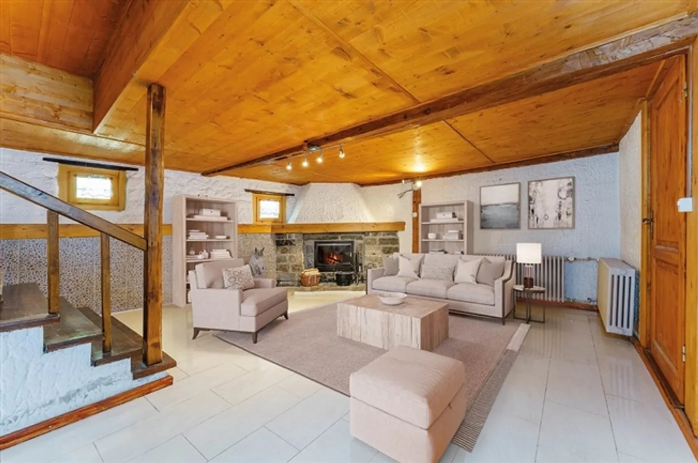 Farmhouse with 2 apartments and great potential in an idyllic setting - Photo 1 of 13