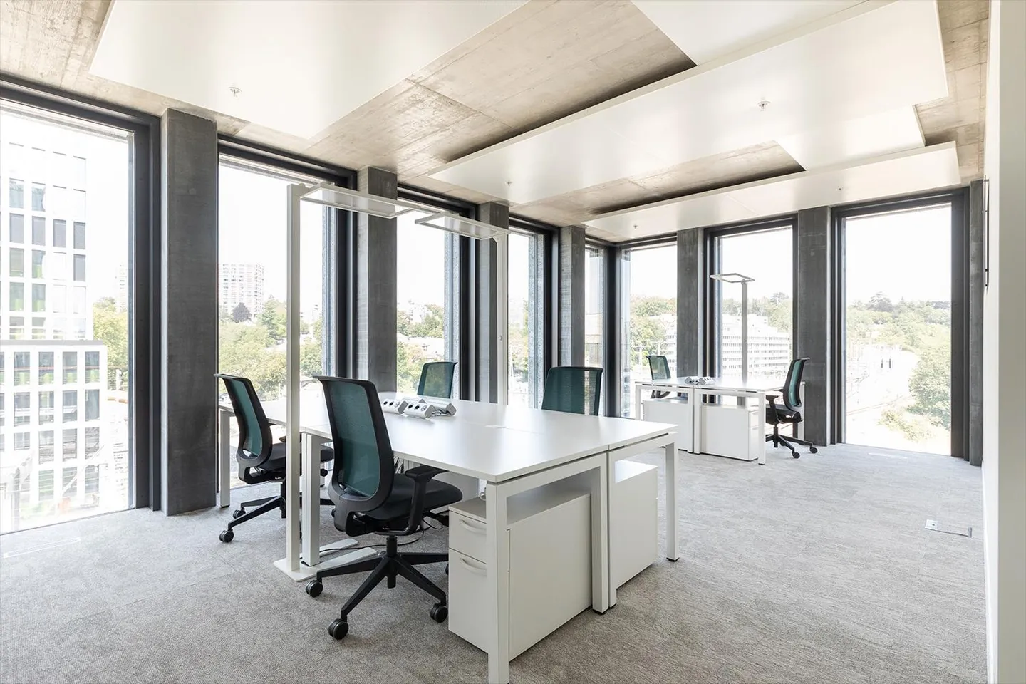 Espace de bureau ouvert pour 10 personnes à Regus Pont Rouge - Photo 3 sur 11