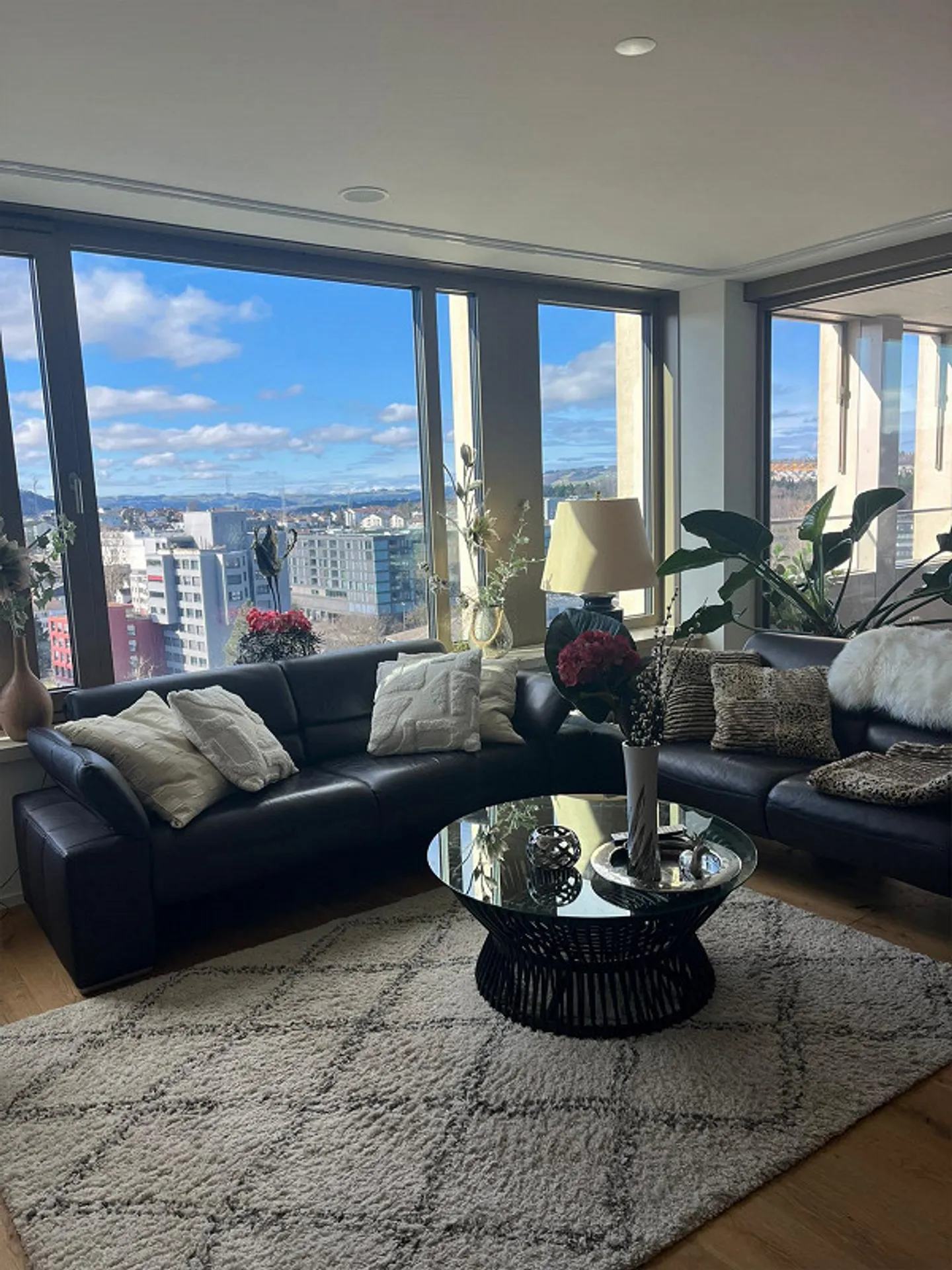 Vivre moderne au-dessus des toits de Sursee - Photo 1 sur 10