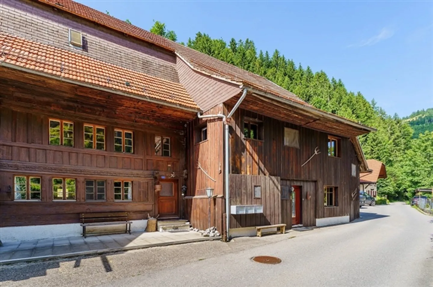 Farmhouse with 2 apartments and great potential in an idyllic setting - Photo 10 of 13