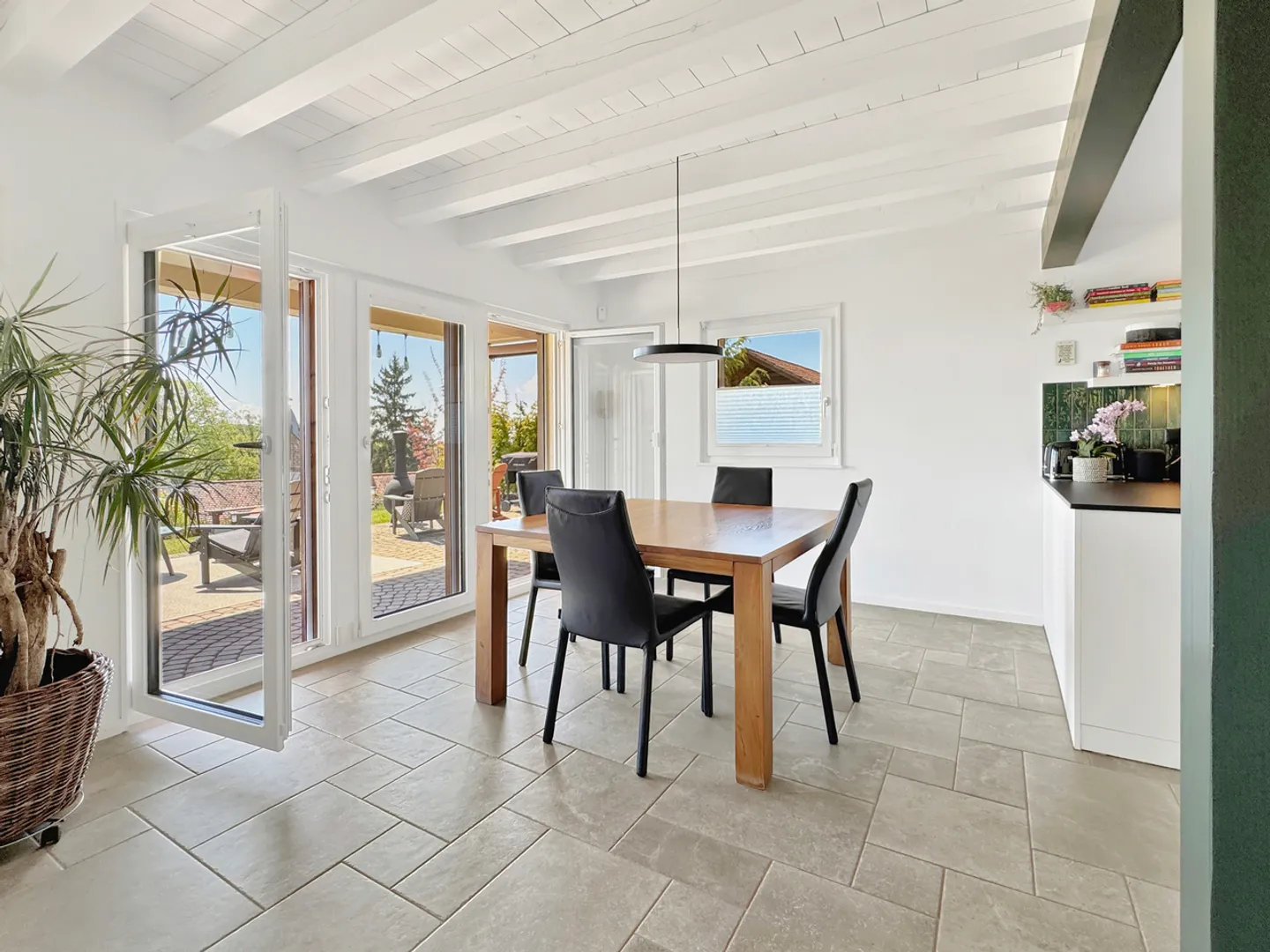 Magnifique maison entièrement rénovée au calme avec vue panoramique - Photo 4 sur 12