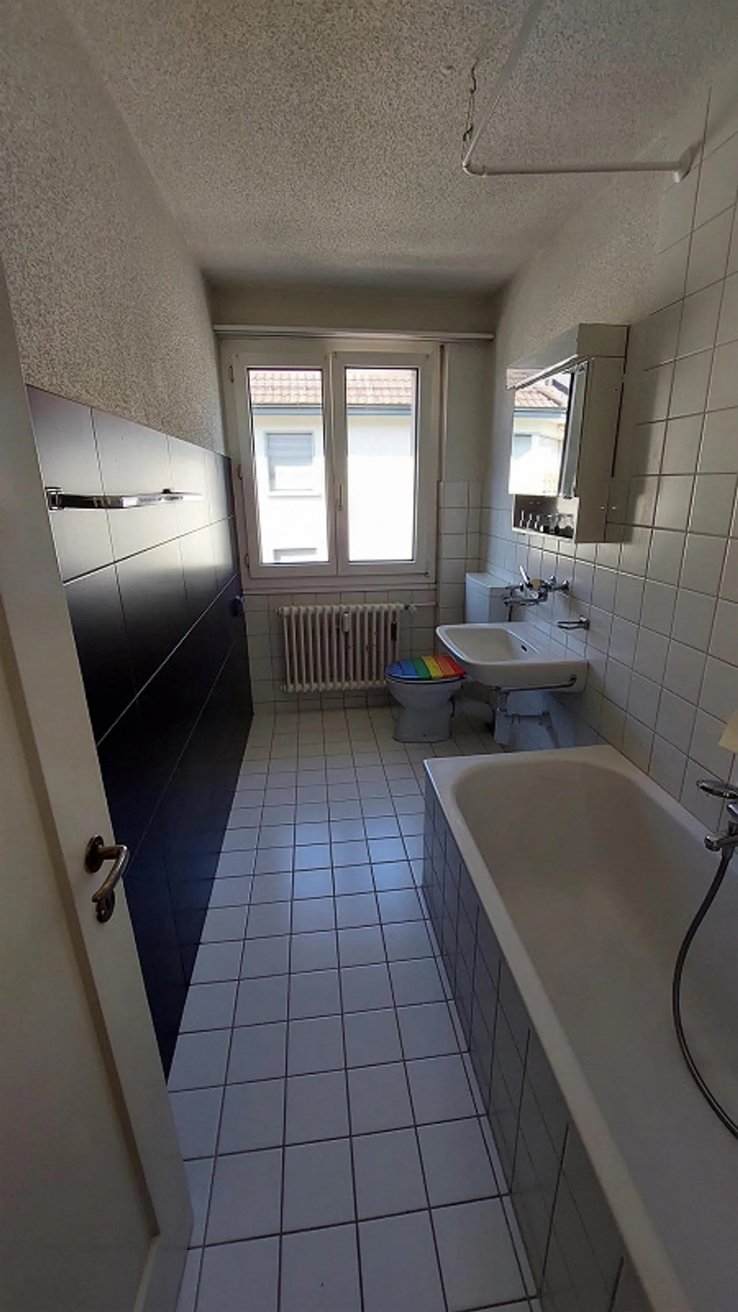 3.5 Room Apartment, practical and affordable, central location with good public transport - Photo 8 of 8