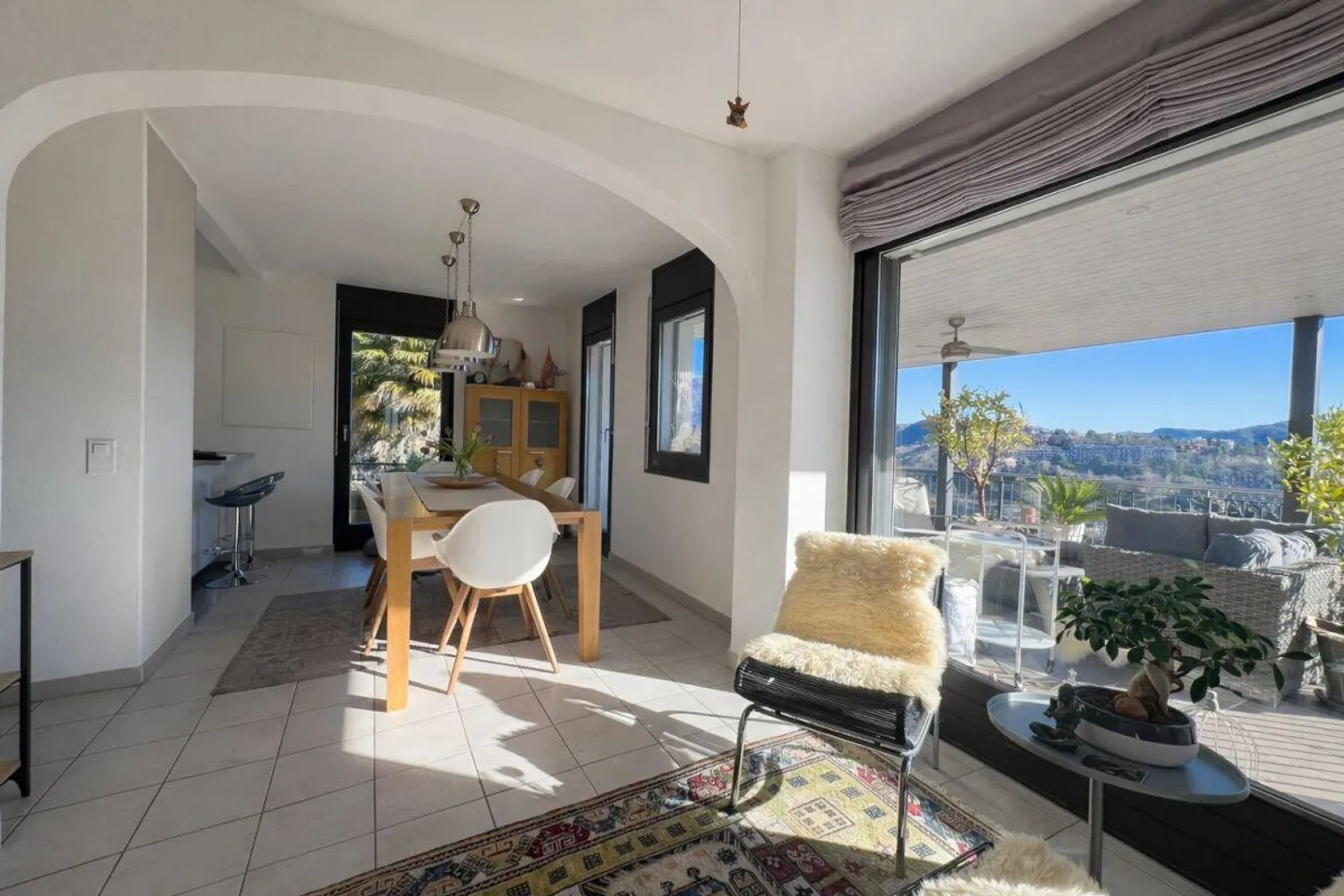 Casa Familiare Soffusa di Sole - Foto 8 di 30