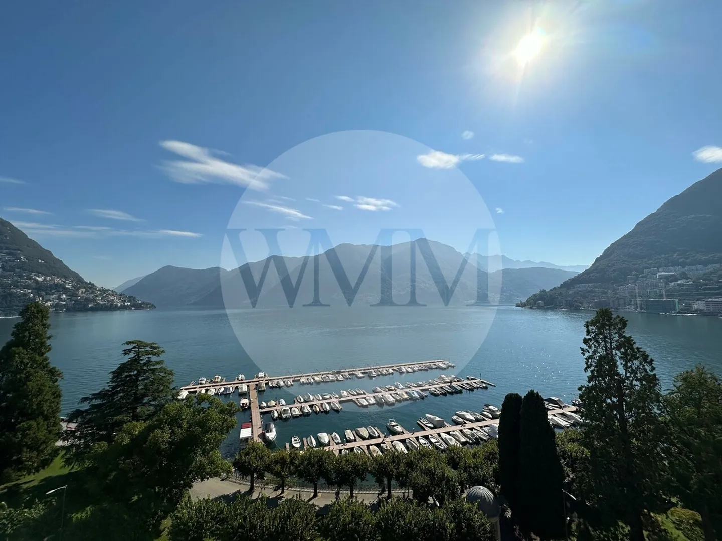 RAFFINIERTES RENOVIERTES WOHNUNG MIT PRÄCHTIGEM SEEBLICK - Foto 1 von 9