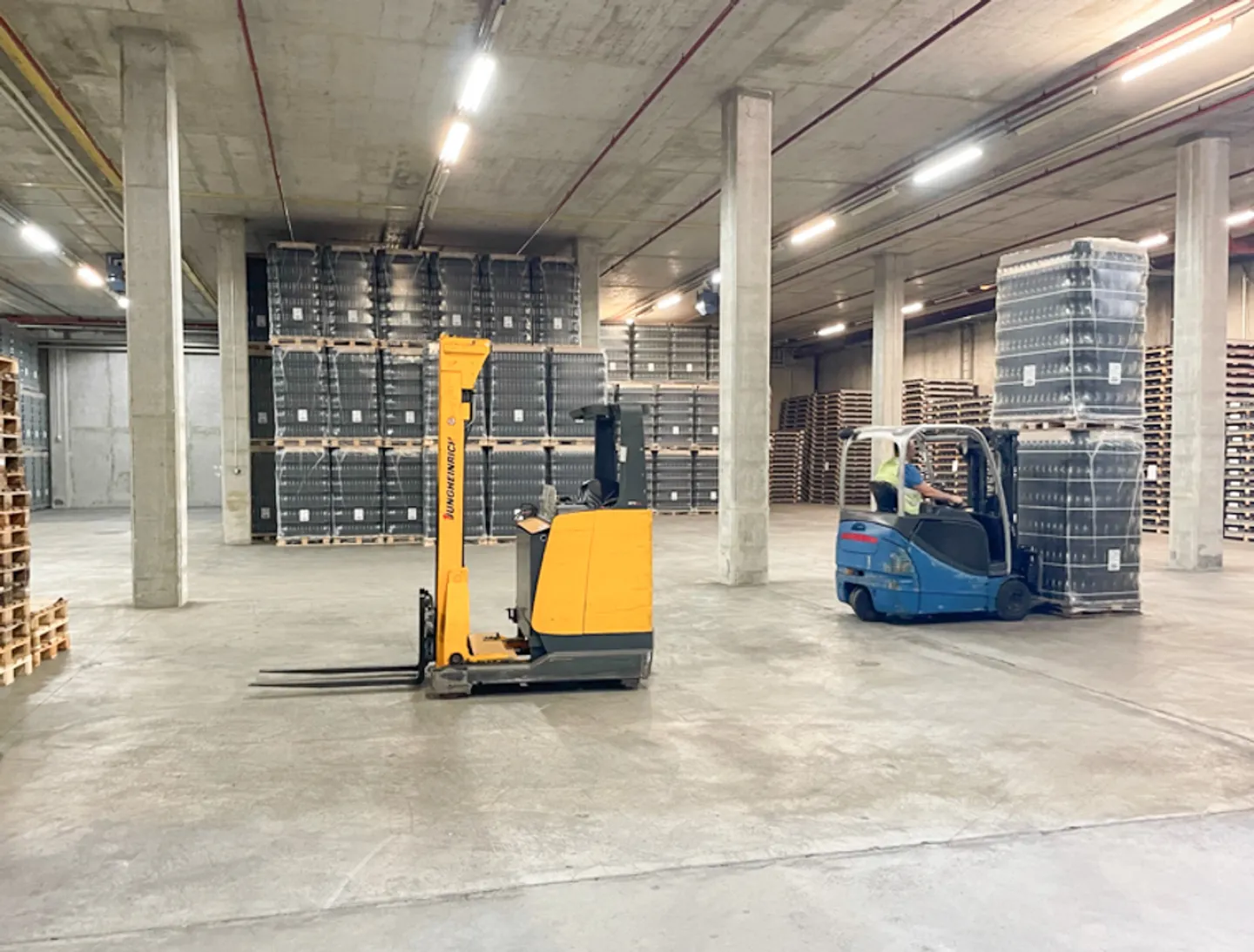 Erdgeschoss-Logistiklager mit Docks in der Industriezone von Allaman - Foto 1 von 4