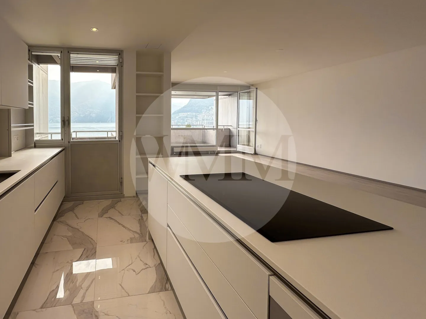 RAFFINIERTES RENOVIERTES WOHNUNG MIT PRÄCHTIGEM SEEBLICK - Foto 3 von 9