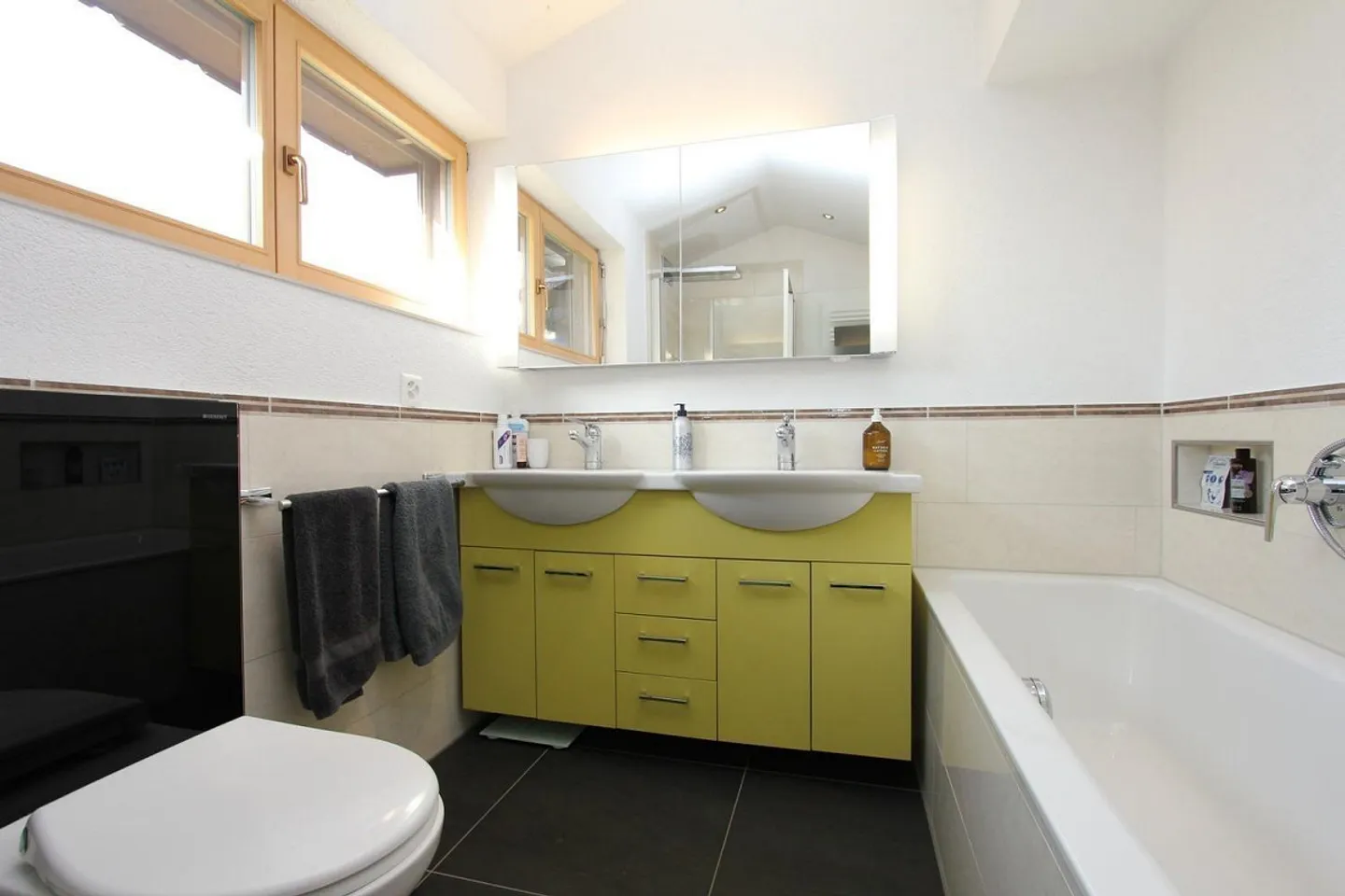 Maison atrium attrayante dans un emplacement ensoleillé et pratique - Photo 10 sur 13