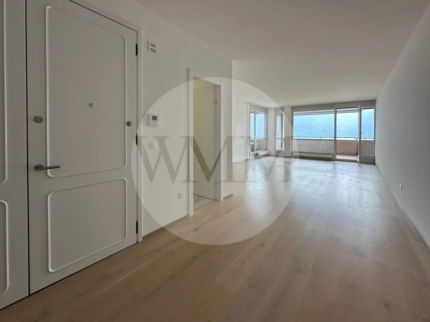 RAFFINIERTES RENOVIERTES WOHNUNG MIT PRÄCHTIGEM SEEBLICK - Foto 4 von 9