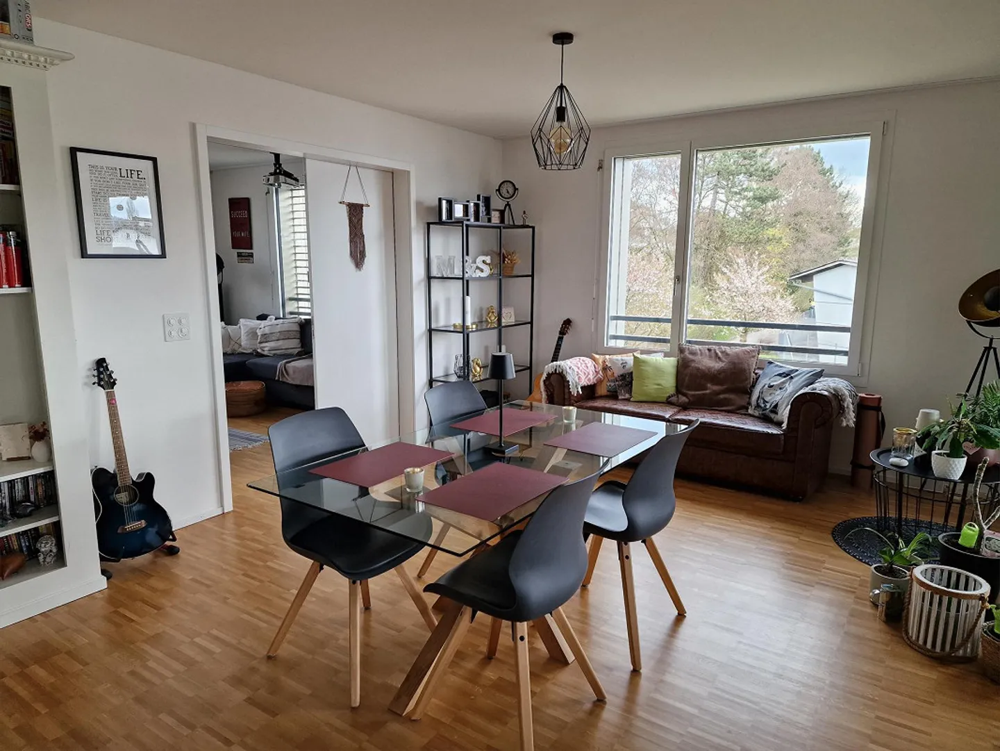 Appartement moderne de 4,5 pièces, respectueux de la nature et adapté aux familles - Photo 1 sur 12
