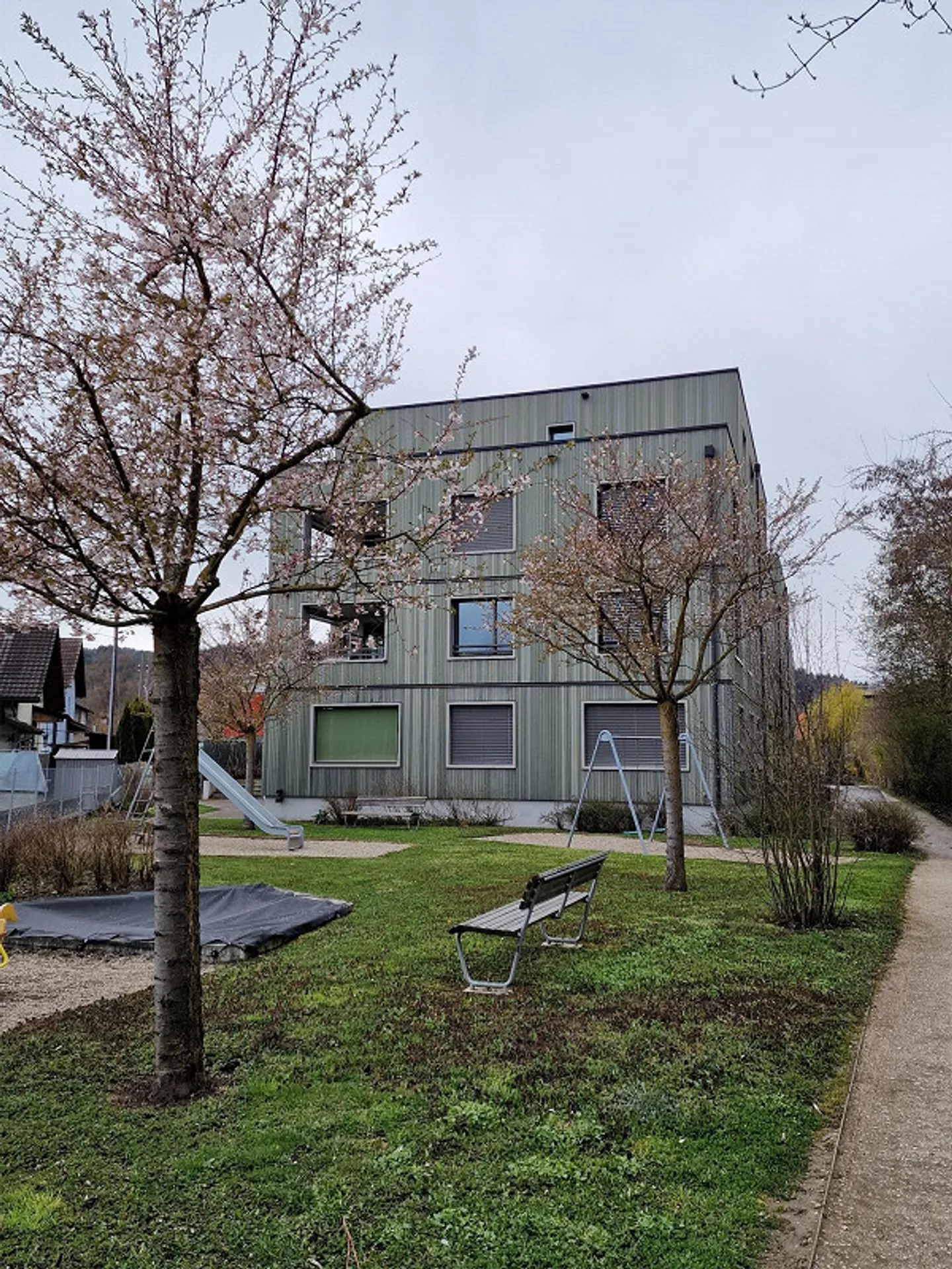 Appartement moderne de 4,5 pièces, respectueux de la nature et adapté aux familles - Photo 11 sur 12
