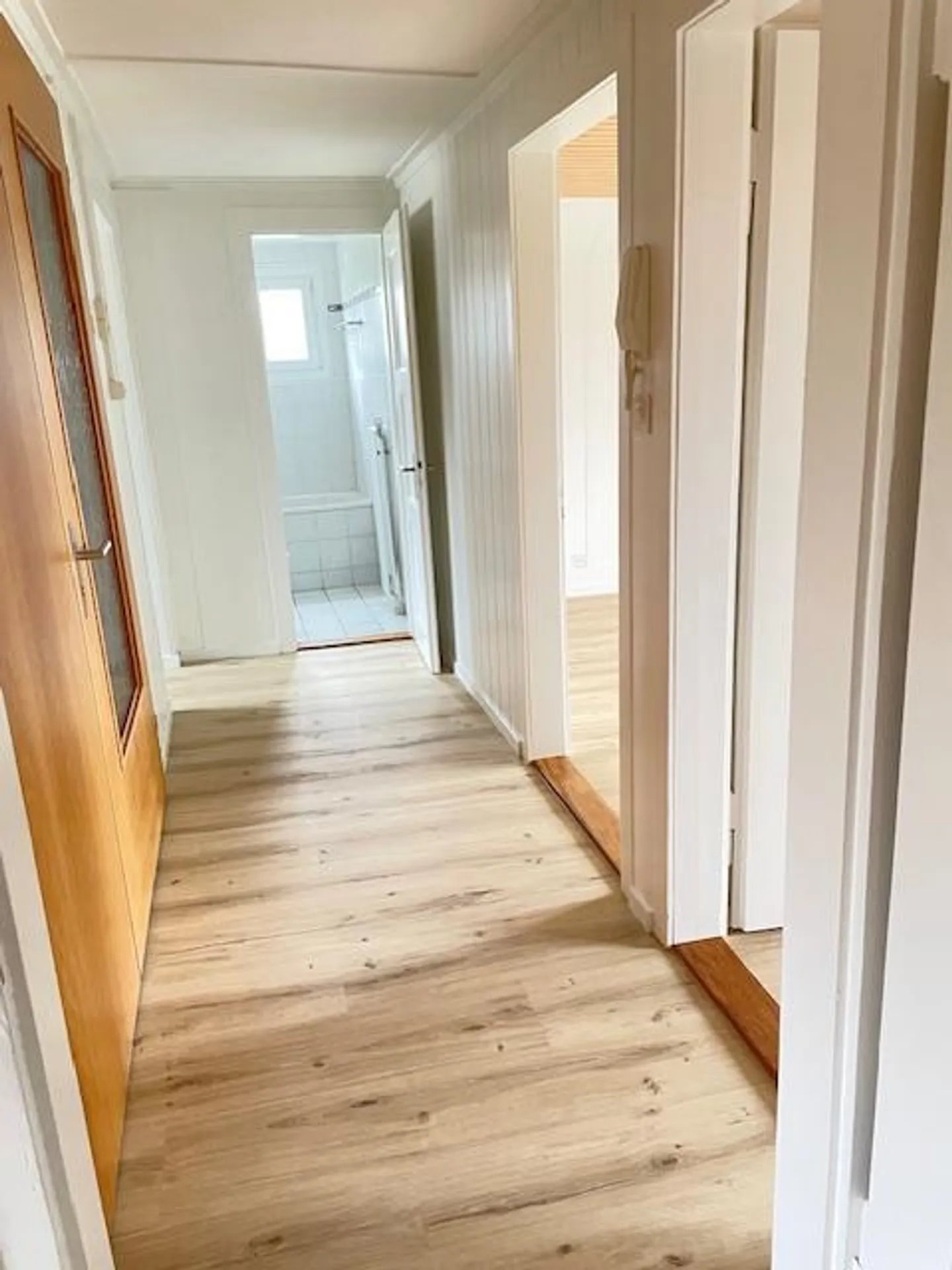 Charmante Dachwohnung mit Aussicht - Foto 2 von 8