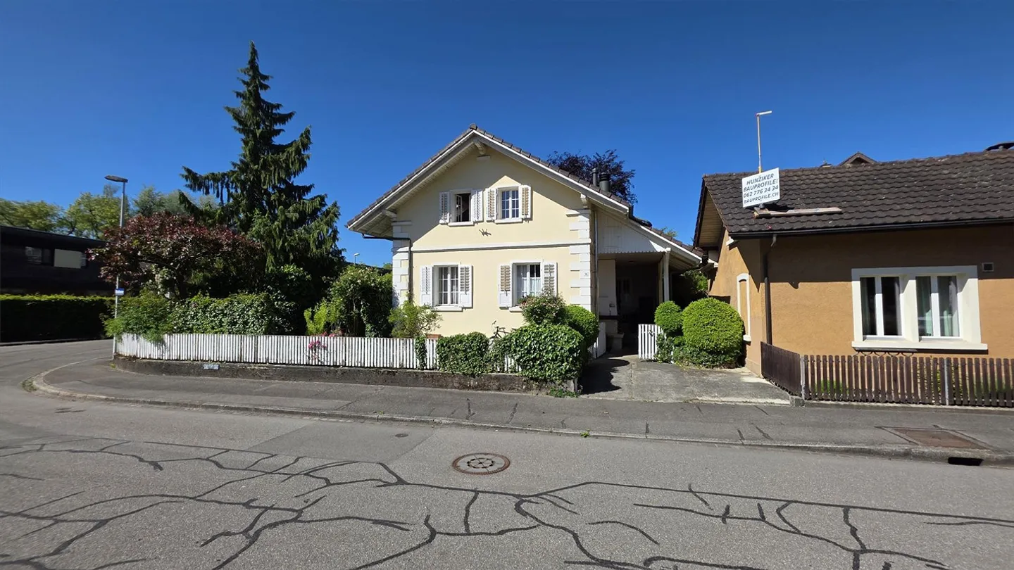 4.5-Room Single-Family Home in the Scheibenschachen Quarter with Garden Idyl - Photo 1 of 9