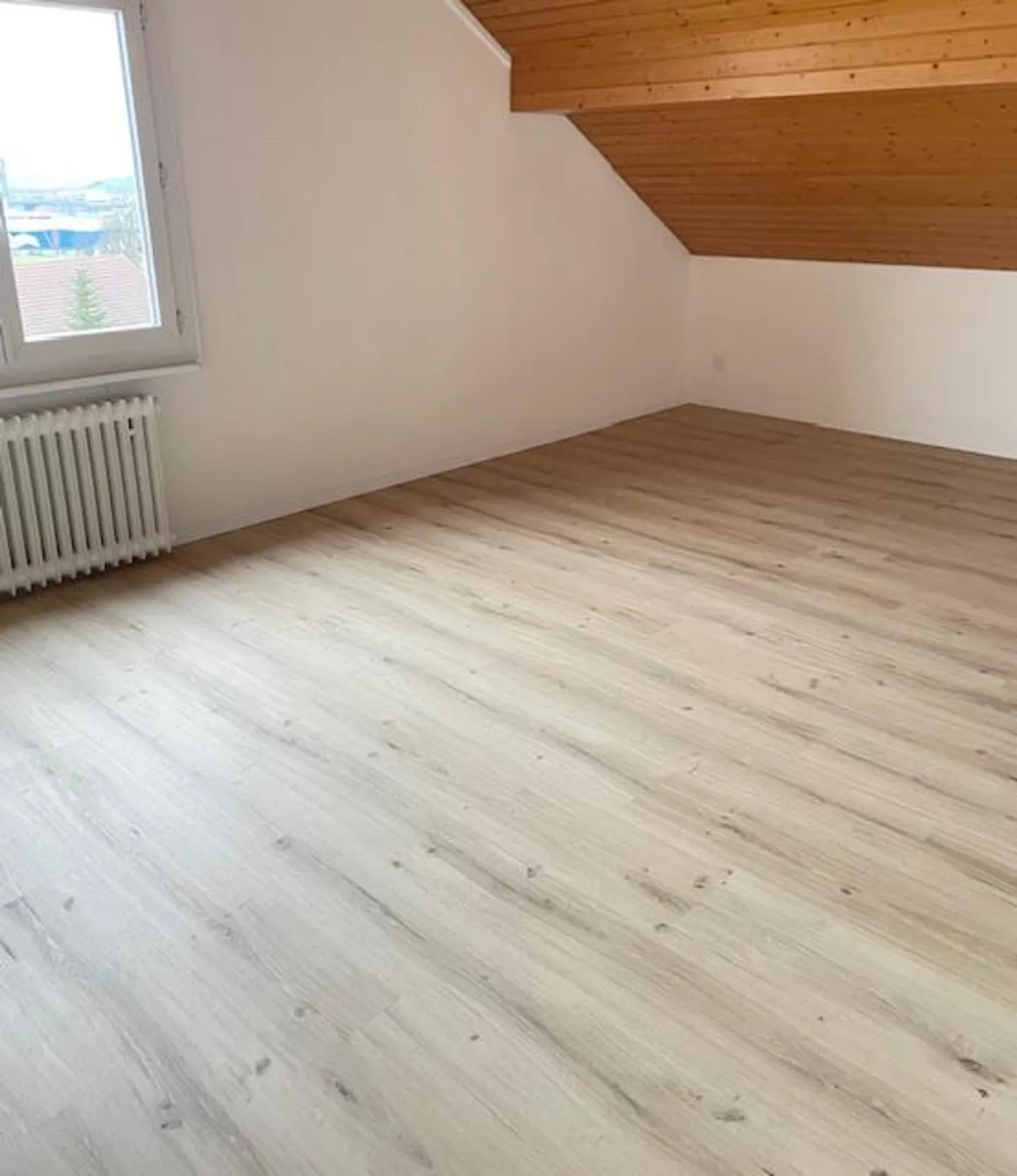 Charmante Dachwohnung mit Aussicht - Foto 3 von 8
