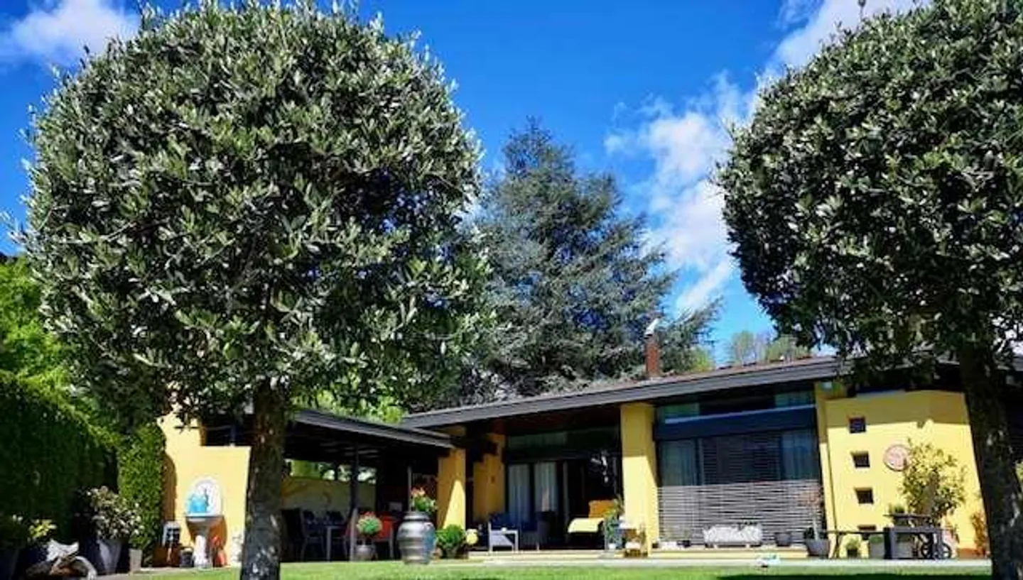 Elegante casa di campagna con giardino e piscina a Pura - Foto 2 di 13