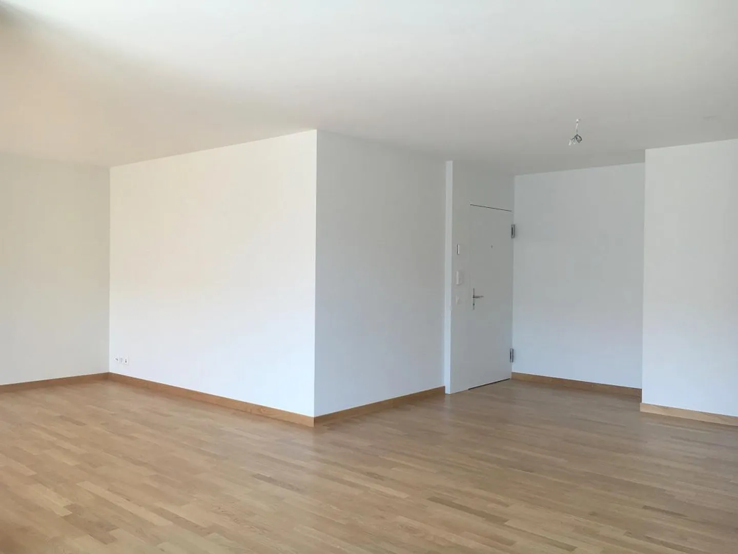 2.5 Room Loft Apartment with Balcony and Fireplace - Photo 6 of 9