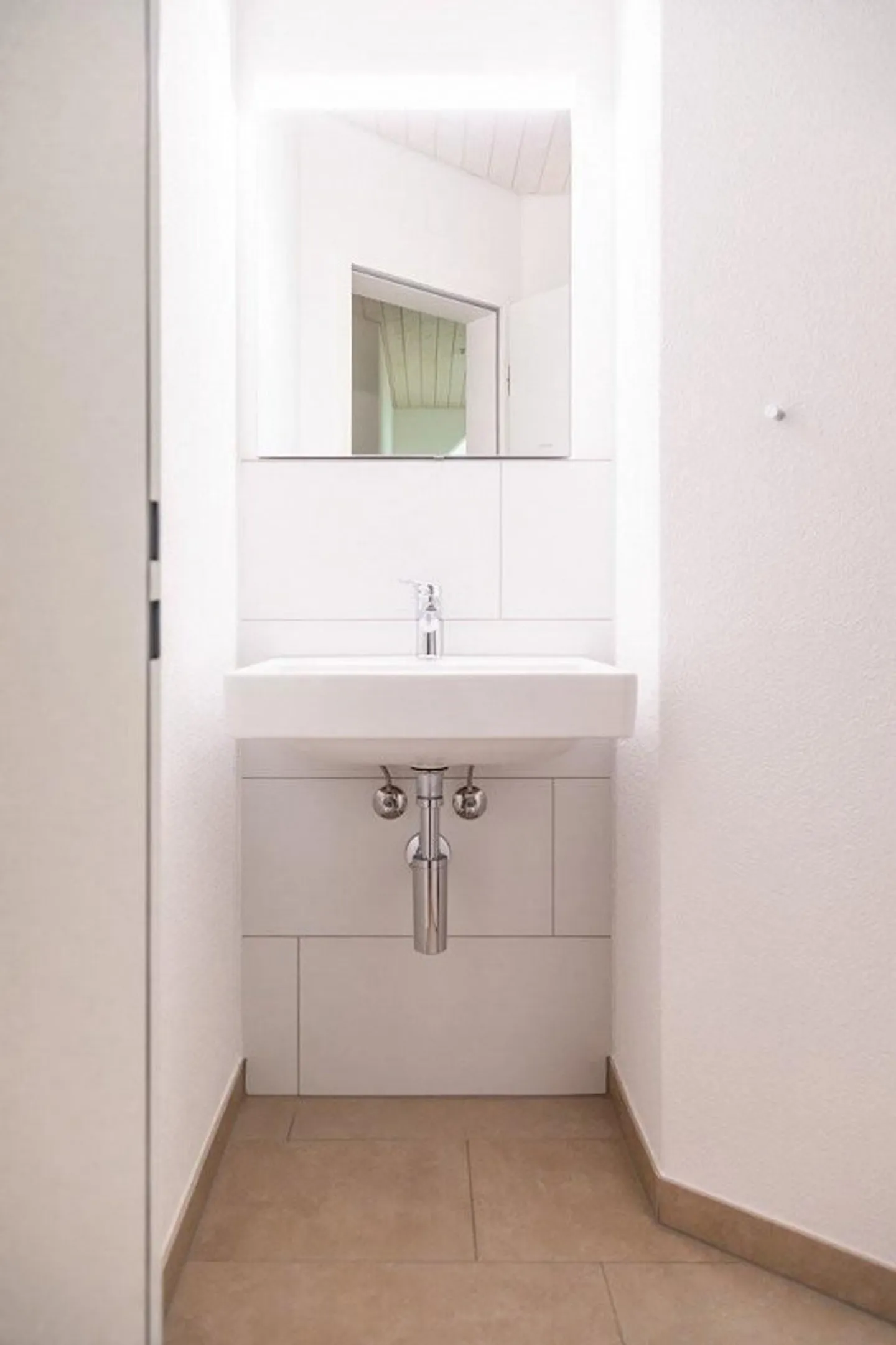 Renovated 3.5-room attic apartment - Photo 5 of 9