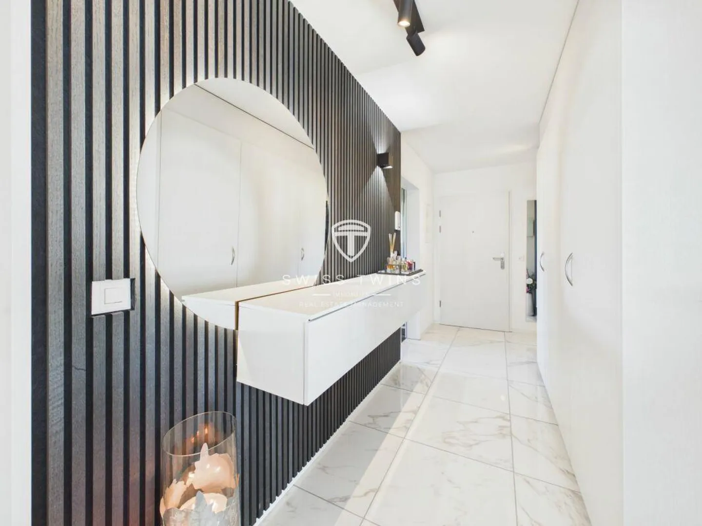 Prezzo incluso inventario - Esclusivo appartamento di 3,5 stanze con balcone panoramico a Root (LU) - Foto 7 di 28