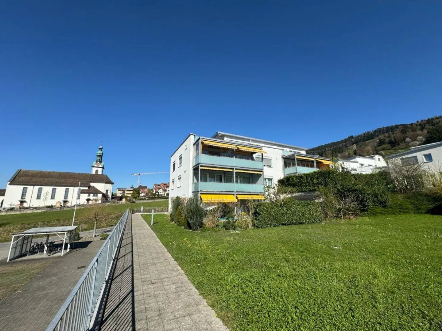 Prezzo incluso inventario - Esclusivo appartamento di 3,5 stanze con balcone panoramico a Root (LU) - Foto 22 di 28