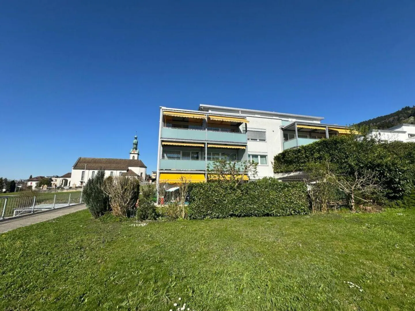 Prezzo incluso inventario - Esclusivo appartamento di 3,5 stanze con balcone panoramico a Root (LU) - Foto 23 di 28