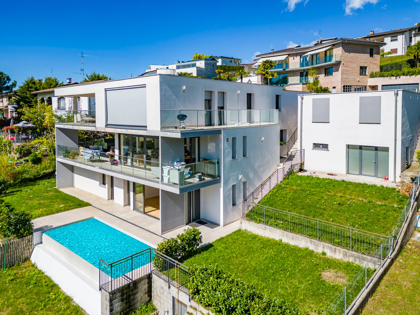 Refined penthouse with outbuilding and panoramic terraces in an exclusive setting - Photo 1 of 12