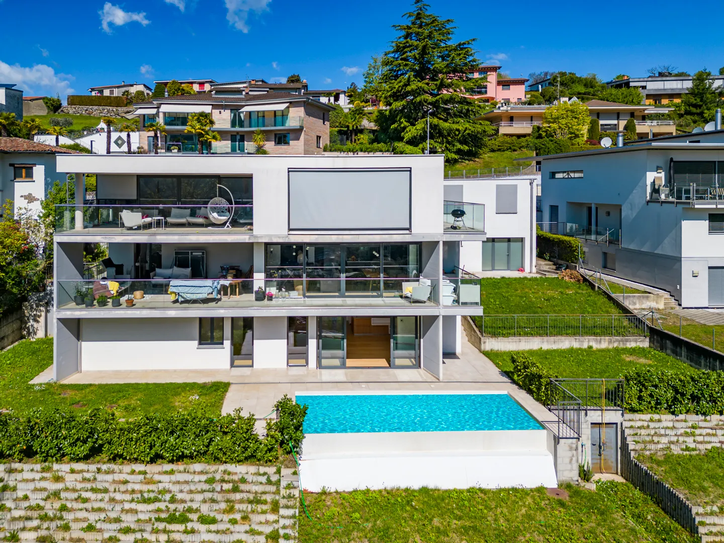 Refined penthouse with outbuilding and panoramic terraces in an exclusive setting - Photo 2 of 12
