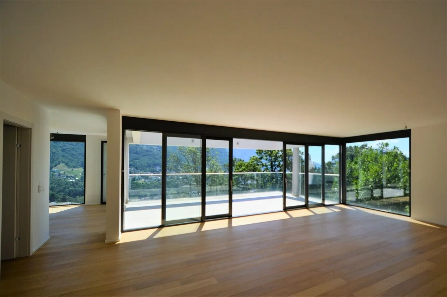 Refined penthouse with outbuilding and panoramic terraces in an exclusive setting - Photo 5 of 12