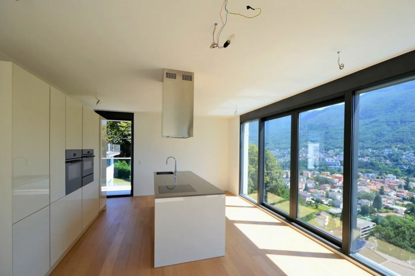 Refined penthouse with outbuilding and panoramic terraces in an exclusive setting - Photo 7 of 12