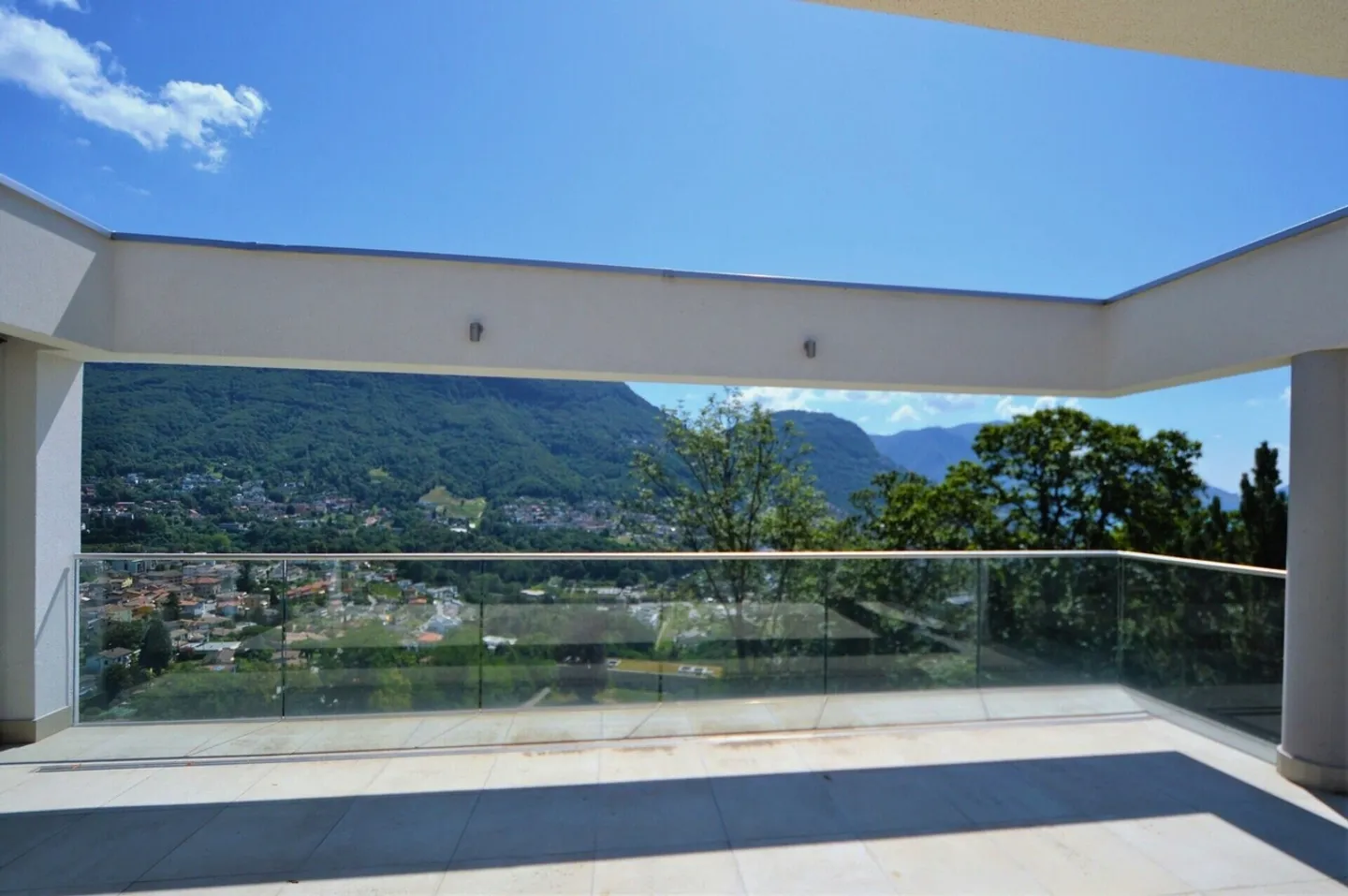 Refined penthouse with outbuilding and panoramic terraces in an exclusive setting - Photo 9 of 12