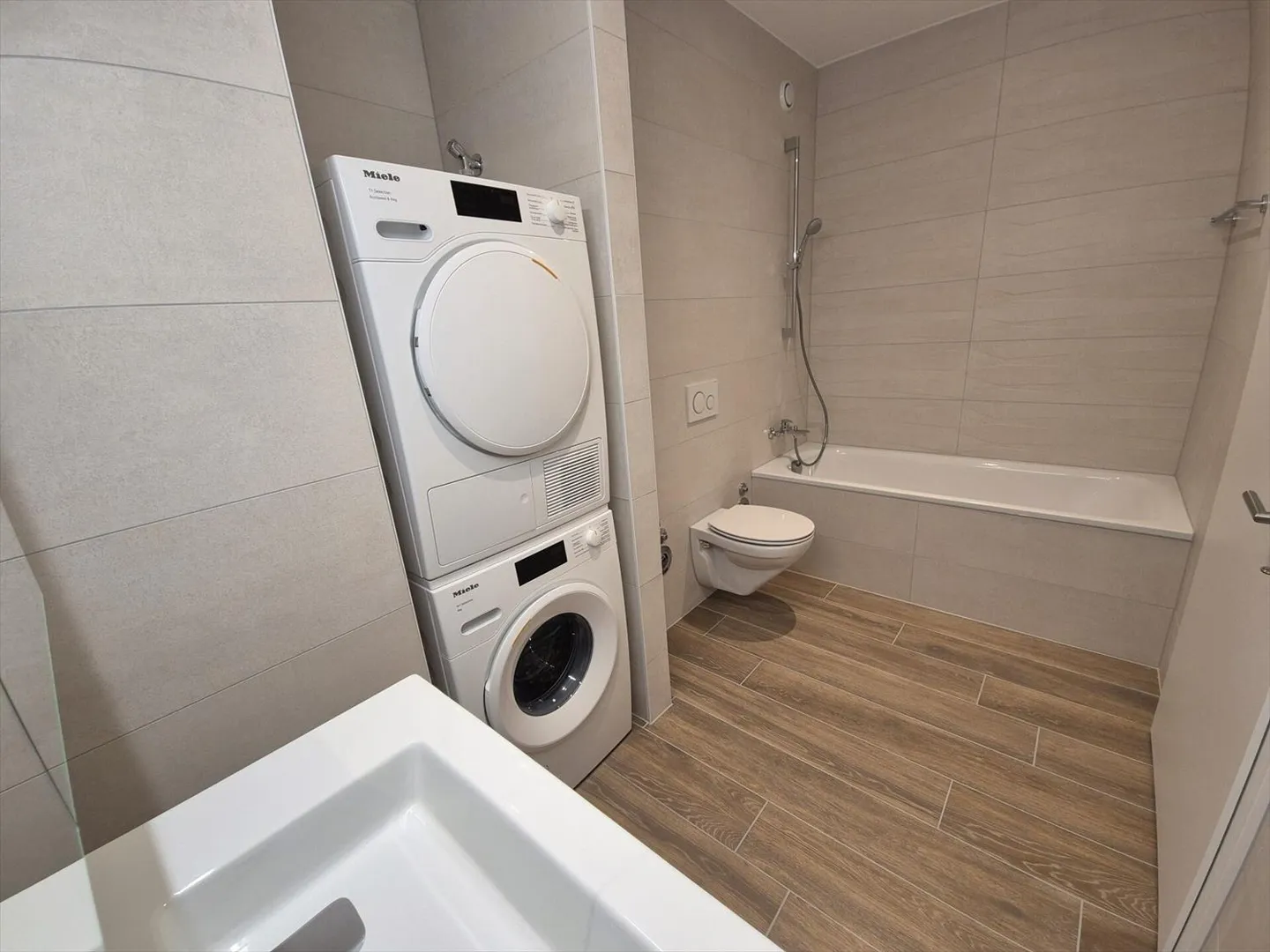 Berges 3 - 5.5-Room Apartment on the 2nd Floor - Photo 9 of 13