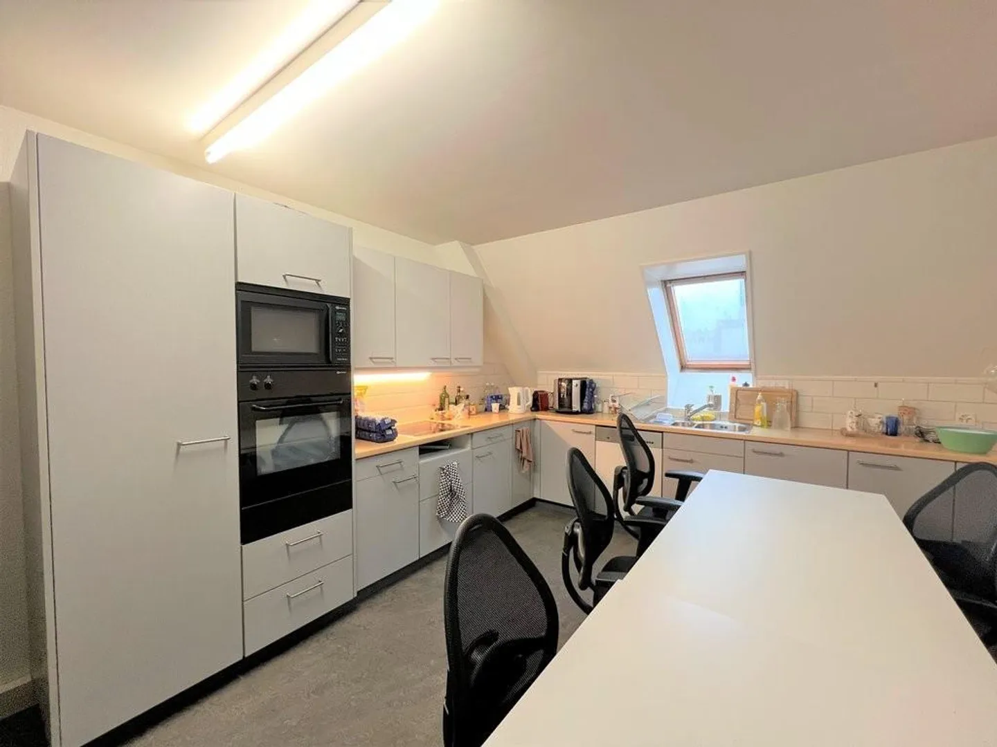 Bureaux au 6ème étage à louer ! - Photo 8 sur 11