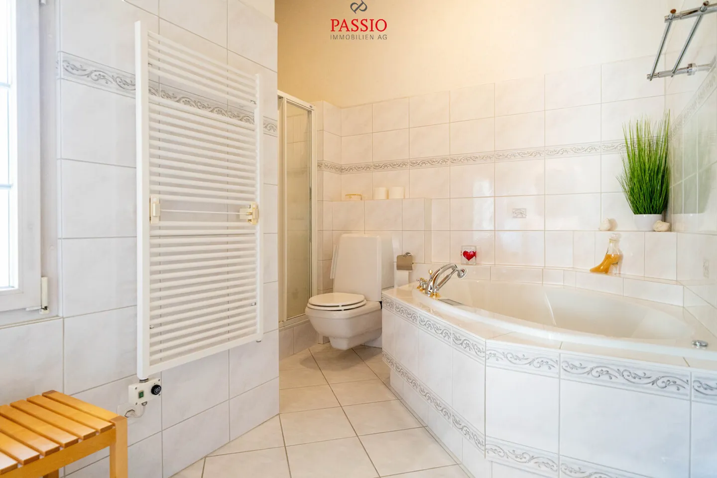 6.5-Room Family Dream Home with Pool, Garden and Panoramic View - Photo 18 of 38