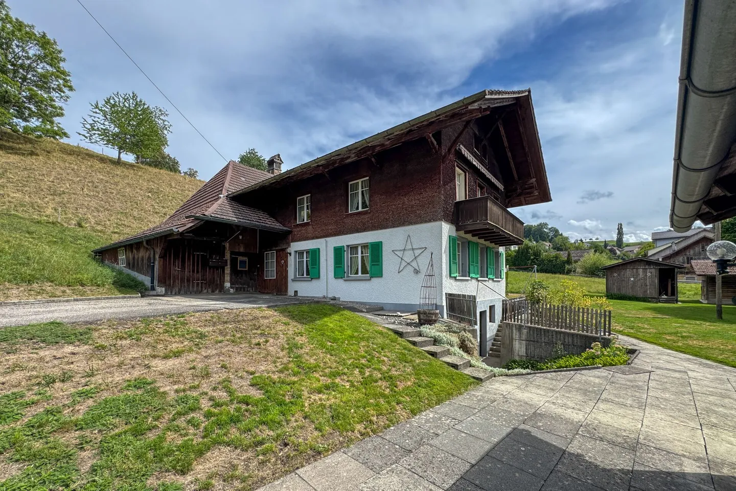 Projet avec histoire et perspective: plus de 3 600 m² de terrain et deux parties de maison au bord de la rivière - Photo 5 sur 15