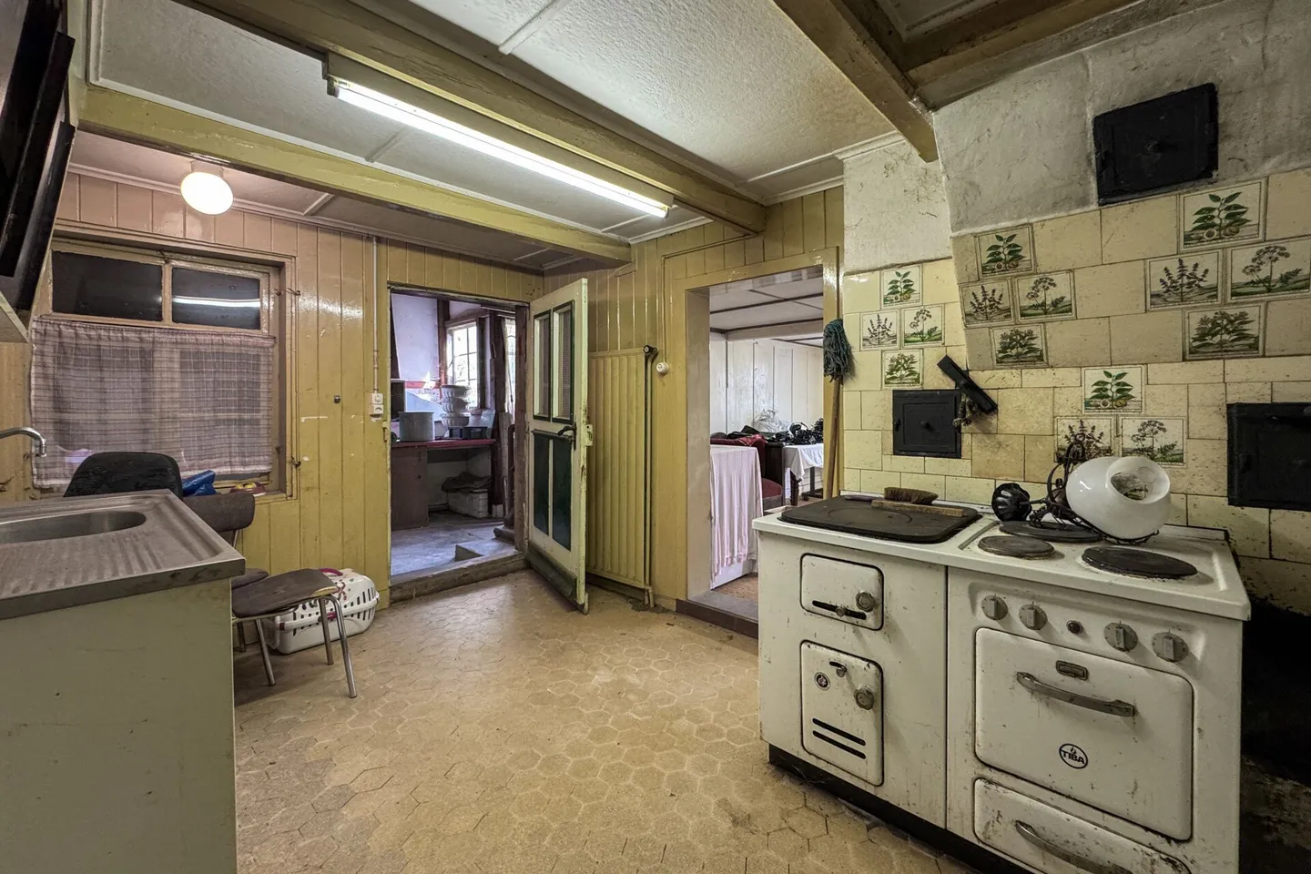 Projet avec histoire et perspective: plus de 3 600 m² de terrain et deux parties de maison au bord de la rivière - Photo 7 sur 15