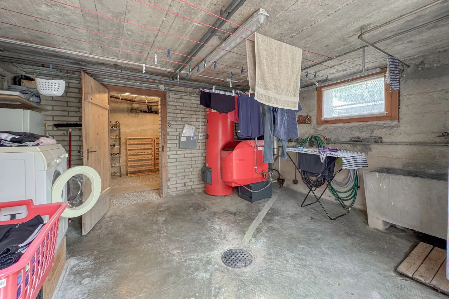 Projet avec histoire et perspective: plus de 3 600 m² de terrain et deux parties de maison au bord de la rivière - Photo 14 sur 15