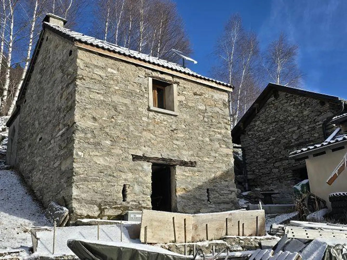 2 Rustici con grande terreno in posizione molto tranquilla e soleggiata... - Foto 1 di 32
