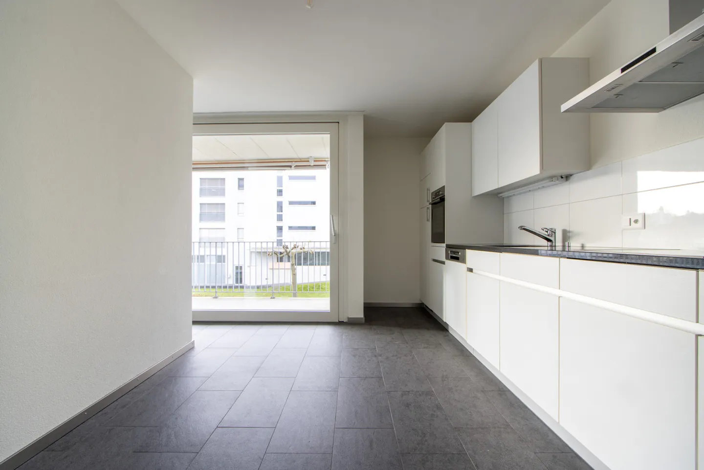 Moderne 3,5-Zimmerwohnung in Murten - Foto 3 von 8