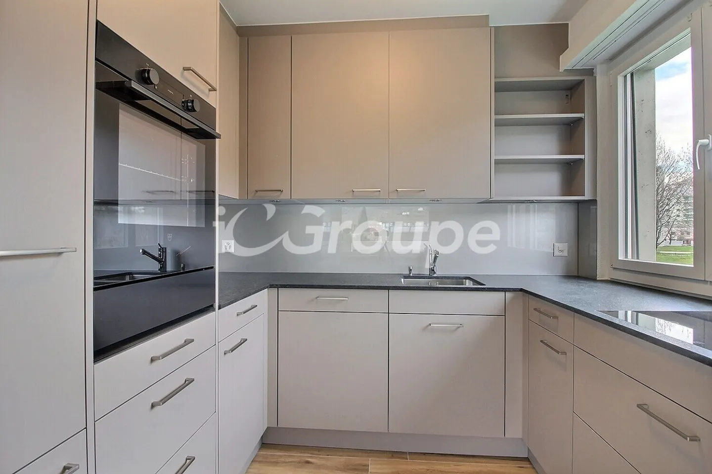 Beautiful apartment close to the city center of Sion - Photo 4 of 11